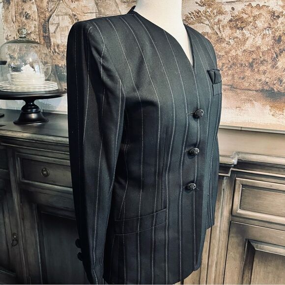 Vintage Black & White Pinstripe Blazer by KASPER size 8 - Picture 3 of 9